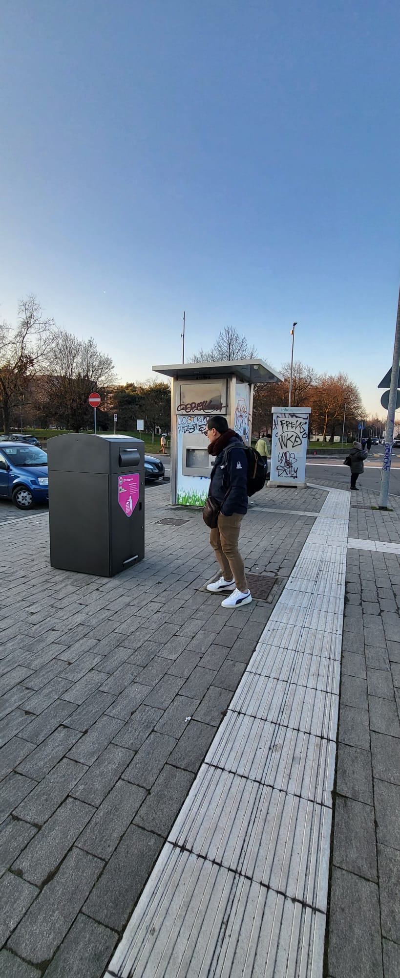 Outdoor Solar Garbage Collector
