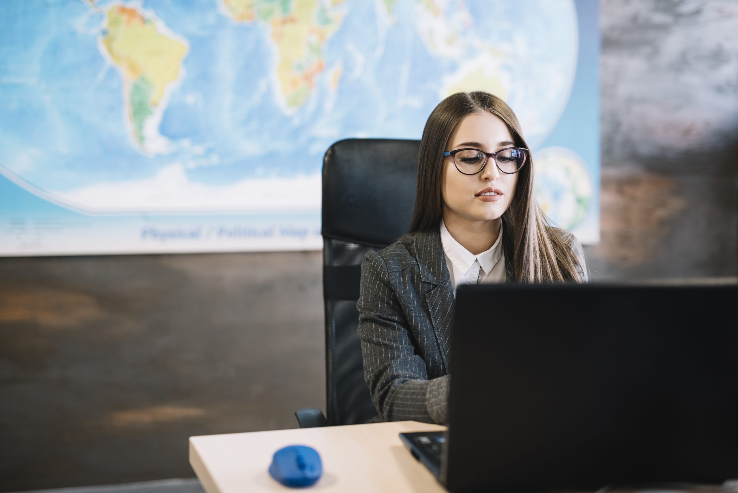 Why Should You Choose a Migration Agent in Gold Coast for Your Visa